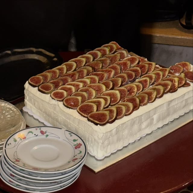 Fig cake ready to be cut